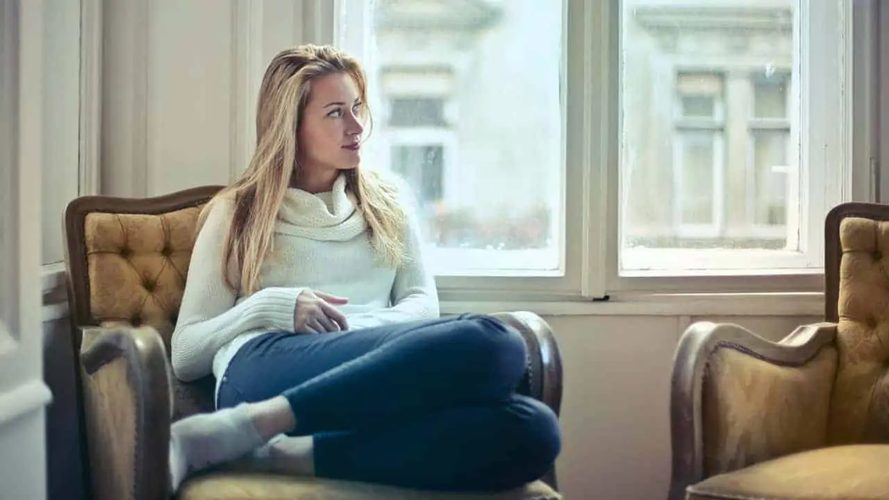 الحساسية للنقد: لماذا تؤلم الملاحظات وكيف تستجيب بهدوء؟